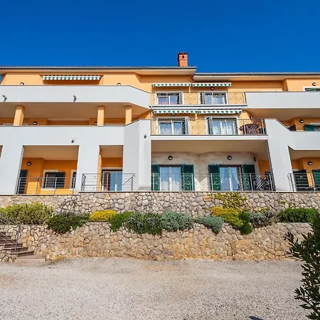 3 Bedroom Beautiful In Apartment *