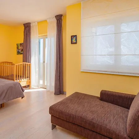 3 Bedroom Beautiful In Apartment Moscenicka Draga