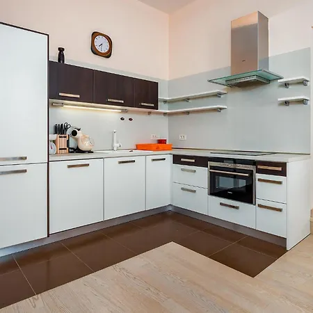 Apartment 3 Bedroom Beautiful In *