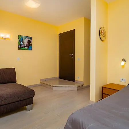 3 Bedroom Beautiful In Apartment Moscenicka Draga