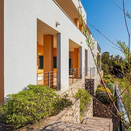 Apartment 3 Bedroom Beautiful In